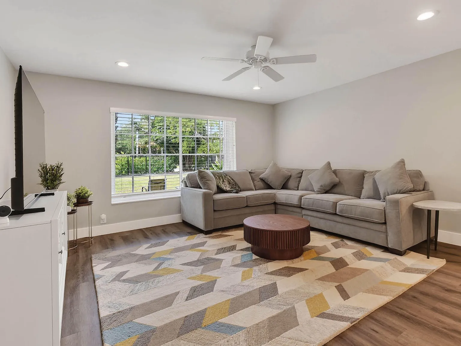 2 bed, 2.0 bath, 1130 sqft, $3,500 — Photo 4
