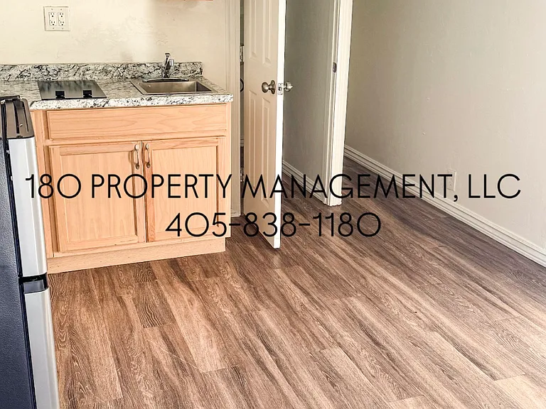 225 NW 24th St #D — Photo 7