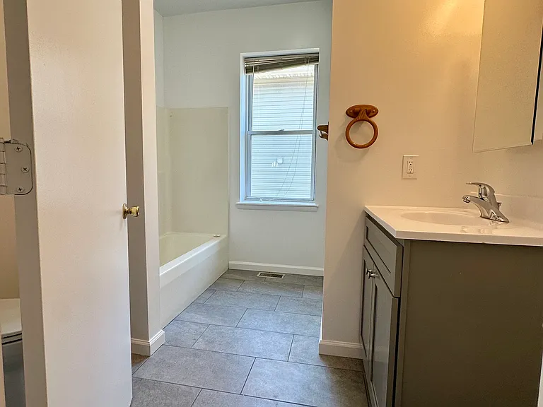 116 N New Rd — Photo 5