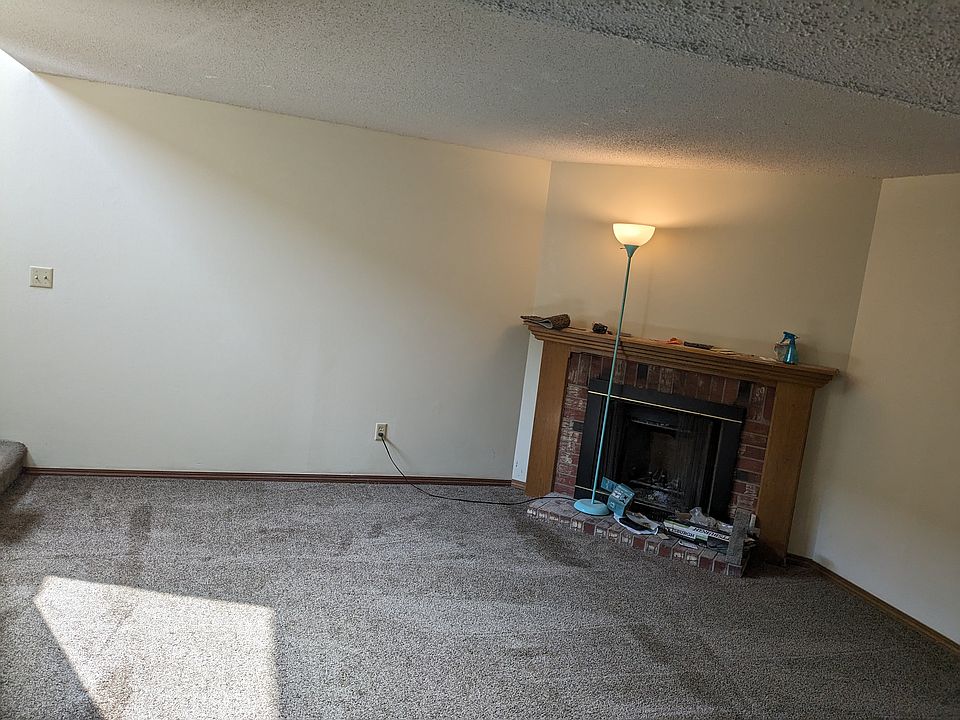 2nd image of 165 S Lark Ln