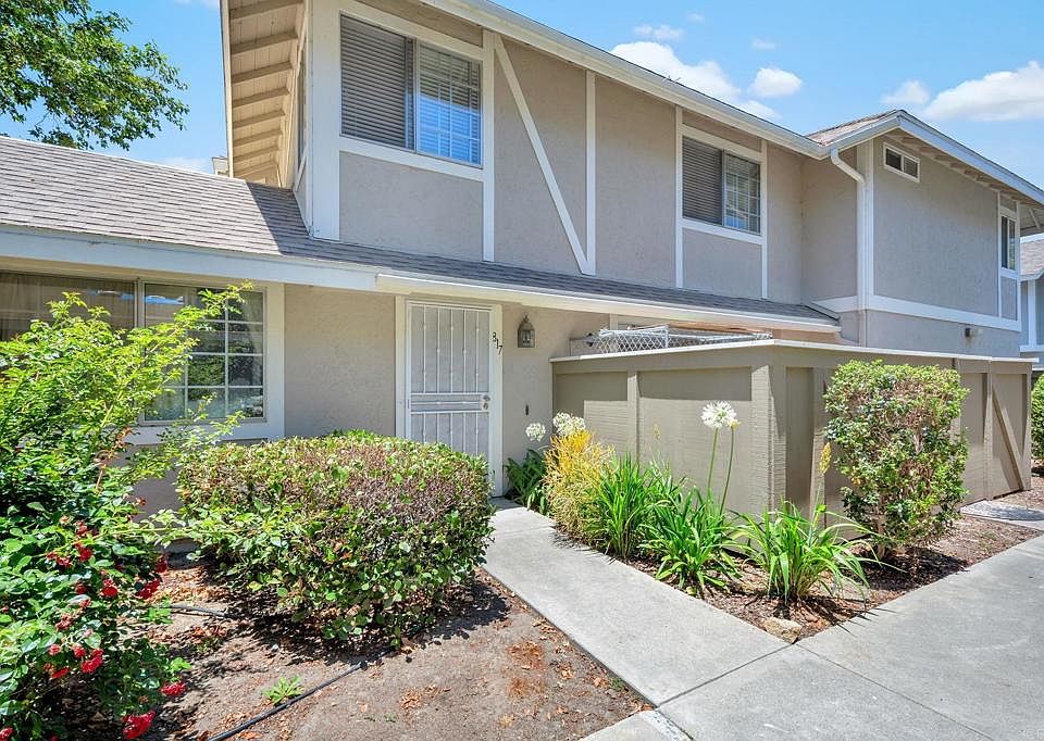 1st image of 817 Stillwater Cove Way