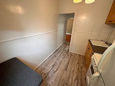 5th image of 2036 Colonial Ave #2F