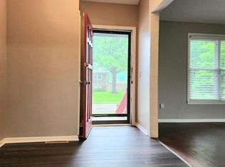 15443 S Summertree Ln, Olathe, KS 66062