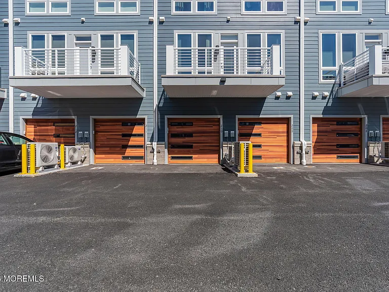 1403 N Kingsley St #210 — Photo 47