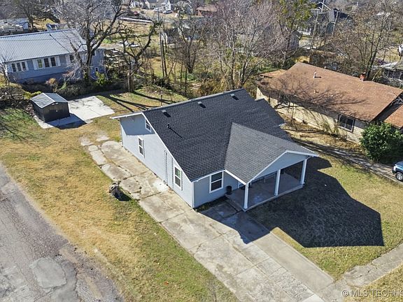 4th image of 310 W Lee Ave
