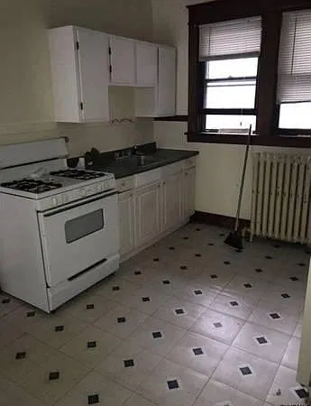 3 bed, 2308 sqft, $450 — Photo 4