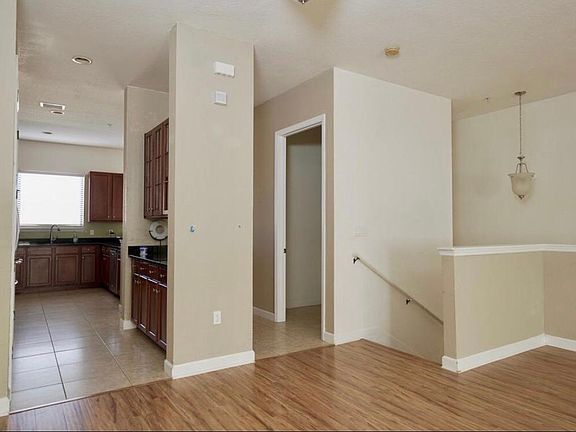 3rd image of 625 Market St