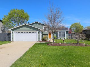 367 Teal Rd, Lindenhurst, IL 60046