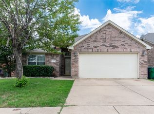 476 Paddle Dr, Crowley, TX 76036