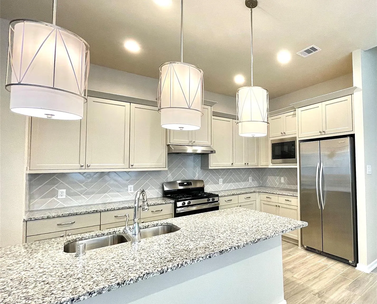 4 bed, 3.0 bath, 2181 sqft, $2,650 — Photo 4