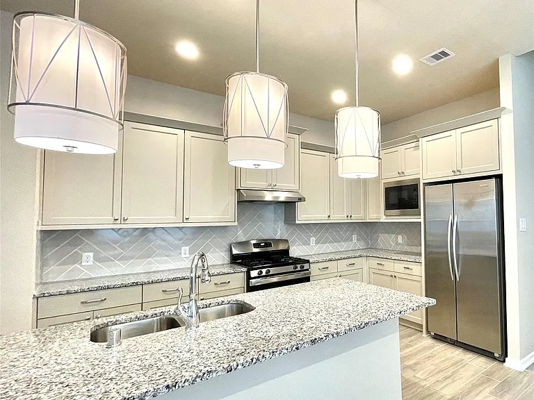 4203 Maple Glen Dr — Photo 4