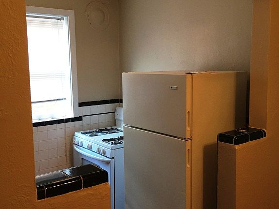 3rd image of 6368 Bancroft Ave