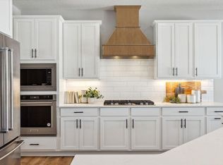 1737 Oak Creek Pass, Chaska, MN 55318