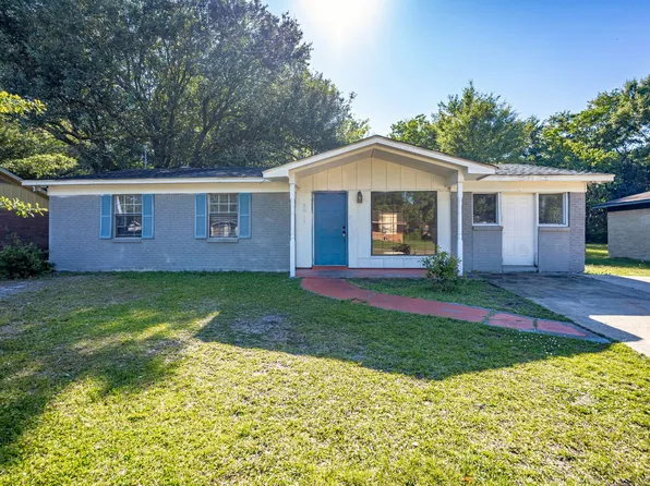 5612 Rose Dr, Moss Point, MS 39563