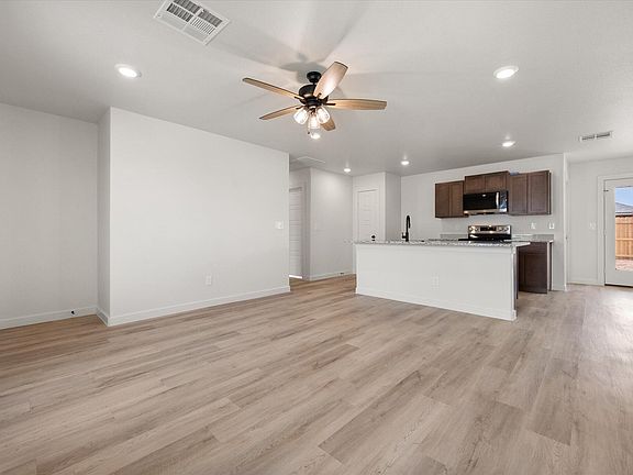4th image of 13818 Fremont Ave