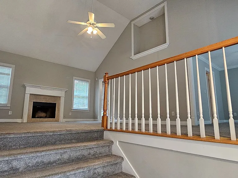 512 Earnest Ln — Photo 4