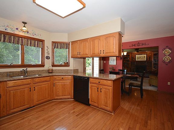 Open concept into eat-in