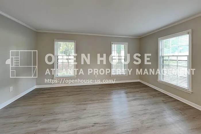 3 bed, 2.0 bath, 2566 sqft, $2,325 — Photo 4