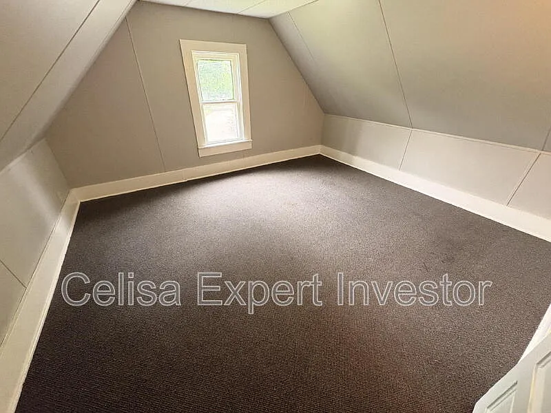 3 bed, 1.0 bath, 1000 sqft, $1,000 — Photo 4