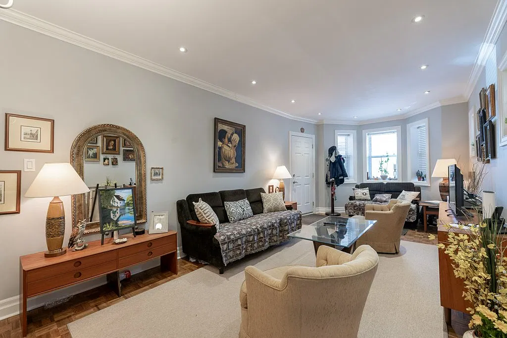 405 Parkside Drive Toronto — Photo 1