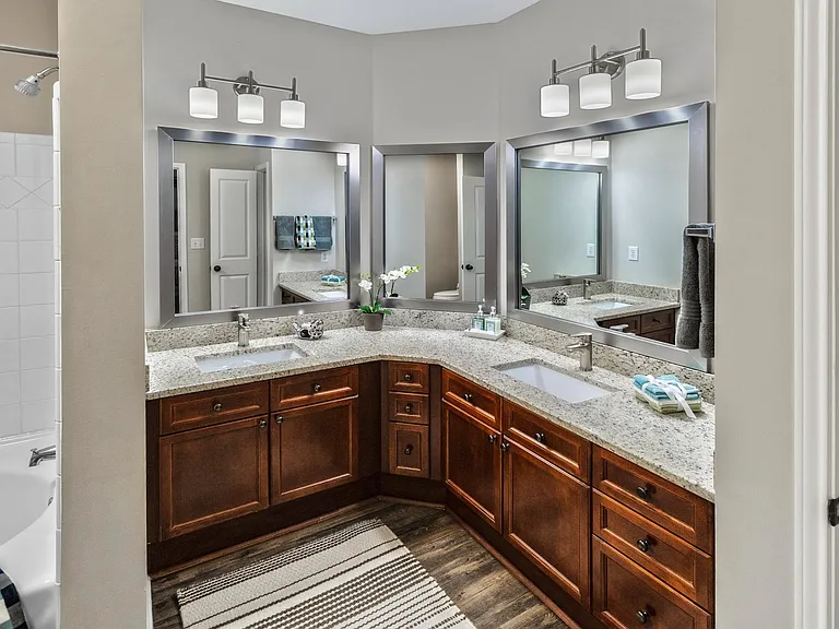 The Pointe at Suwanee Station — Photo 39