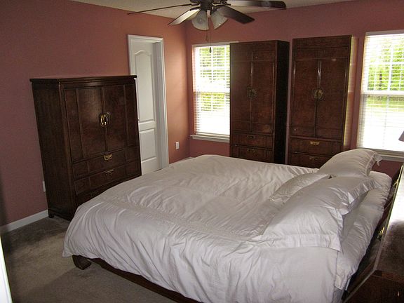  Master Suite-Ceiling fan, walk-in closet, glam bath w/garden tub, dbl vanity.