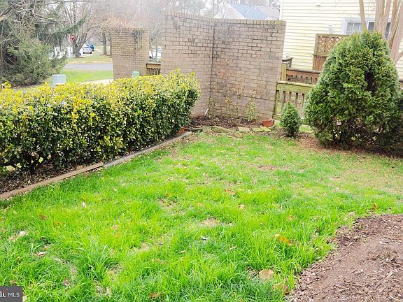 3rd image of 6085 Deer Hill Ct
