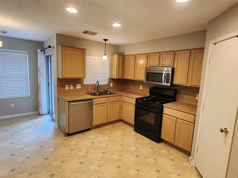 12214 Carriage Oak Cir — Photo 9