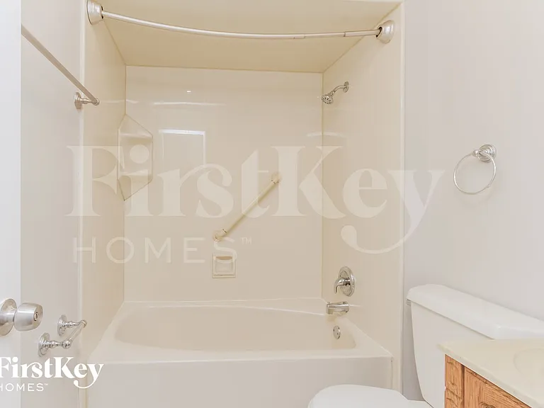 454 Springfield St — Photo 13