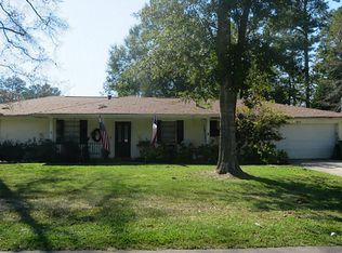 215 Wildwood Dr, Village Mills, TX 77663