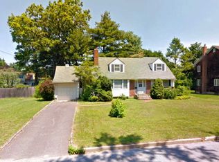 5 Eldridge Pl, Glen Cove, NY 11542