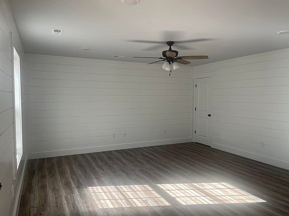 4th image of 27 N Park Ave