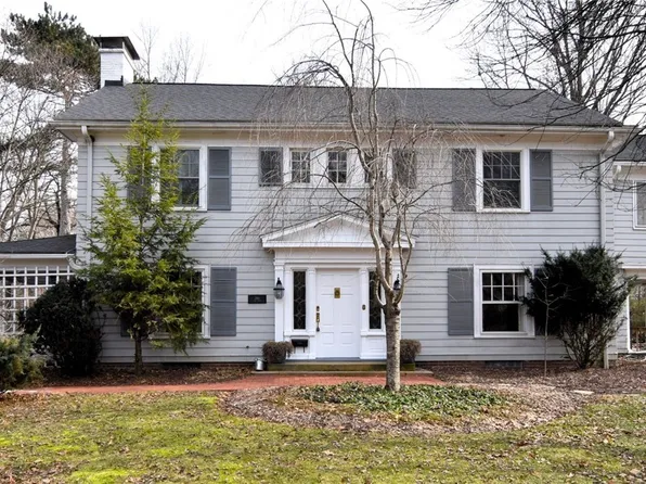 2861 Lee Rd, Shaker Heights, OH 44120