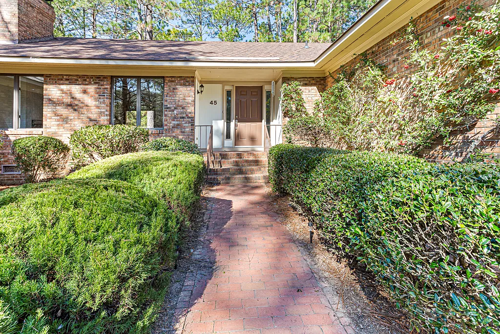 3 bed, 2.5 bath, 1712 sqft, $2,200 — Photo 3