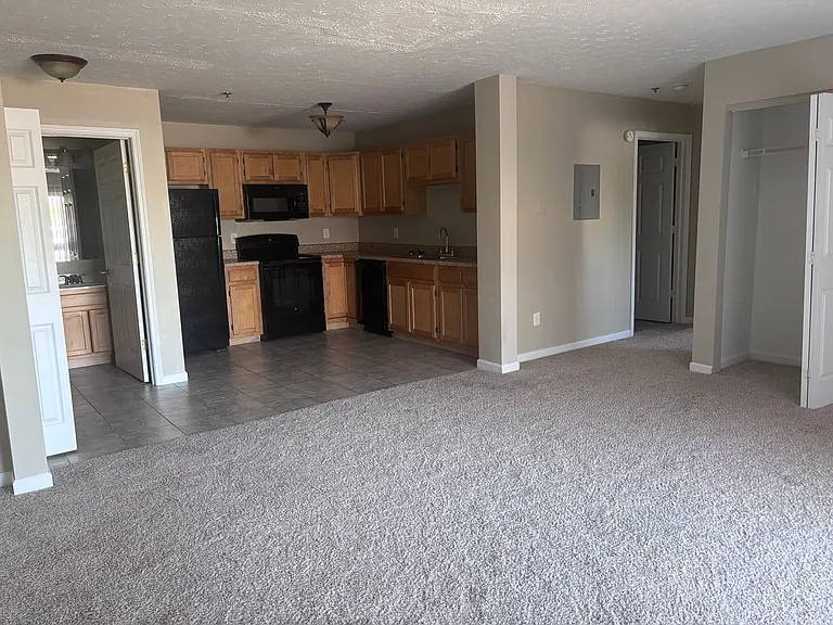 Lakepointe Apartment Homes — Photo 19