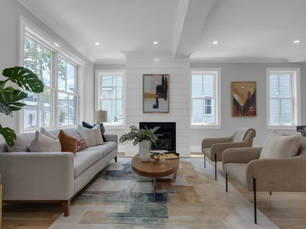 5 Kinnaird St #A, Cambridge, MA 02139