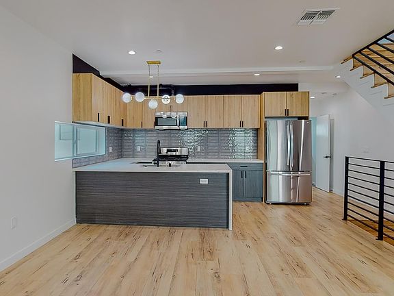 5th image of 16012 Cantlay St #1/2