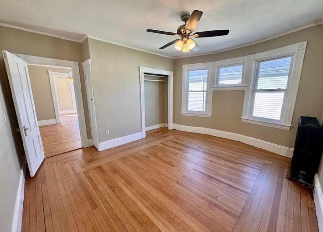 3 bed, 1200 sqft, $2,500 — Photo 4