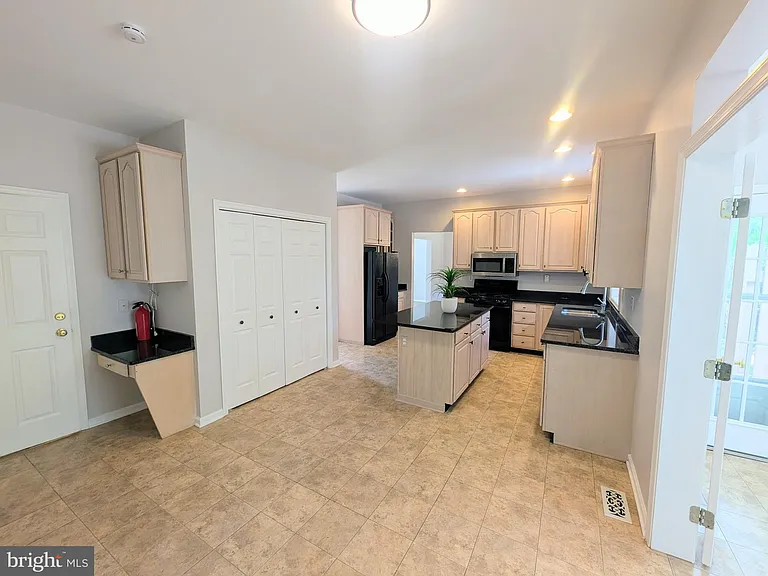 114 Lenape Dr — Photo 12
