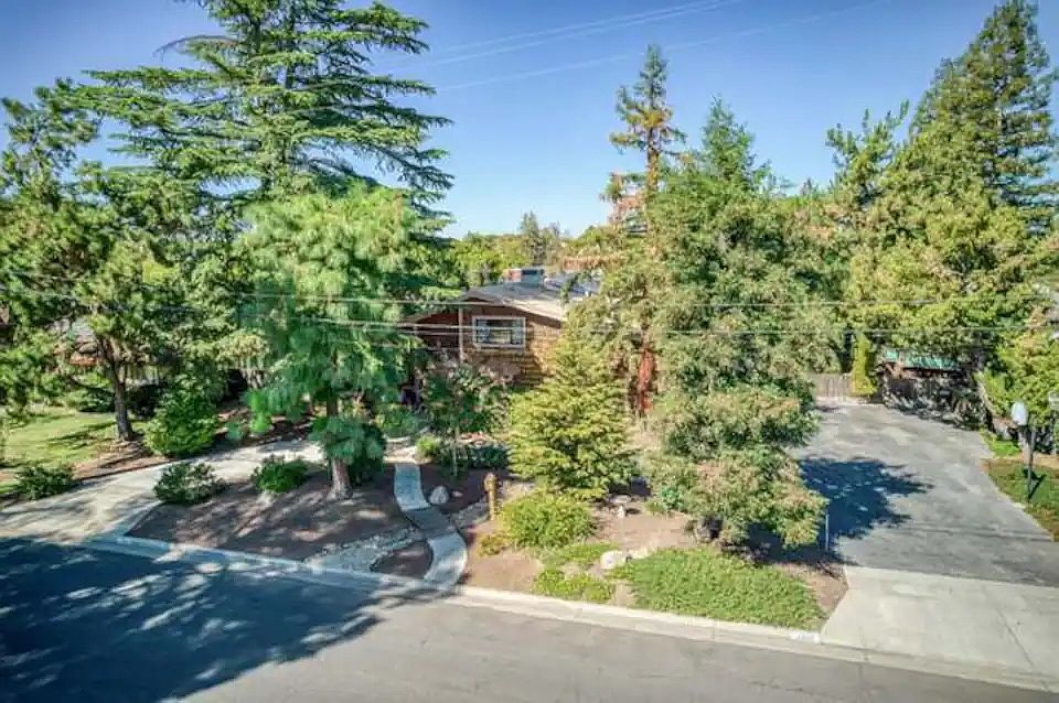 2nd floor apartment surrounded by pine trees. Separate entrance via stairs inside driveway door.