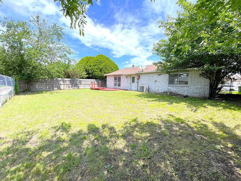 5300 Slay Dr — Photo 19