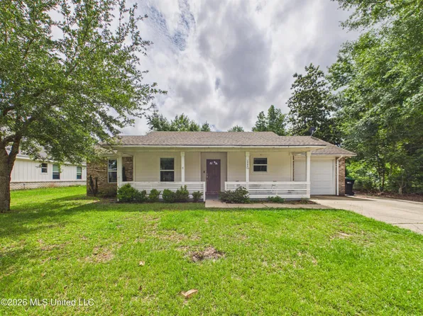 1704 S 1st St, Ocean Springs, MS 39564