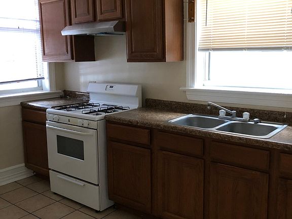 2nd image of 6233 S King Dr APT 2