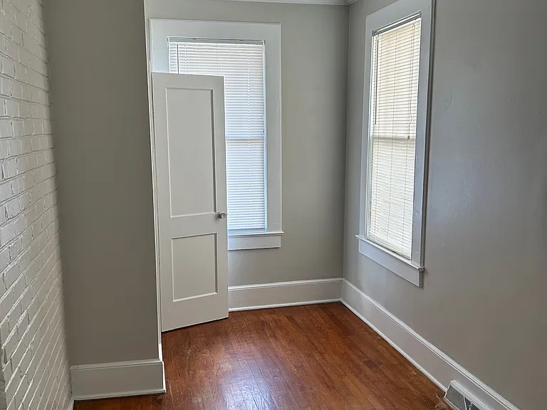1104 Belleview St — Photo 6