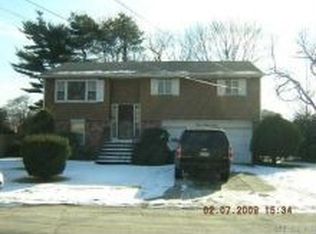 337 48th St, Lindenhurst, NY 11757