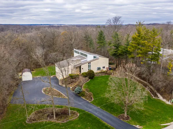 26194 N Greenbriar Ct, Lake Barrington, IL 60084