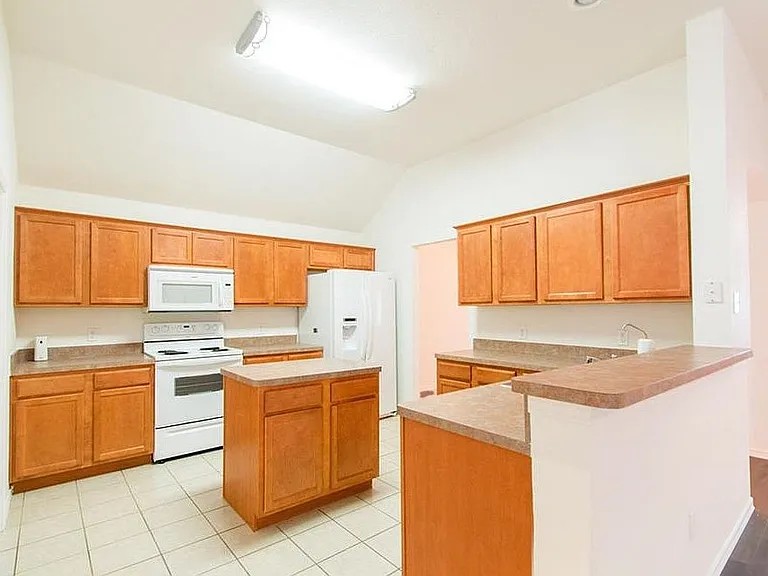 234 Silvercreek Dr — Photo 15