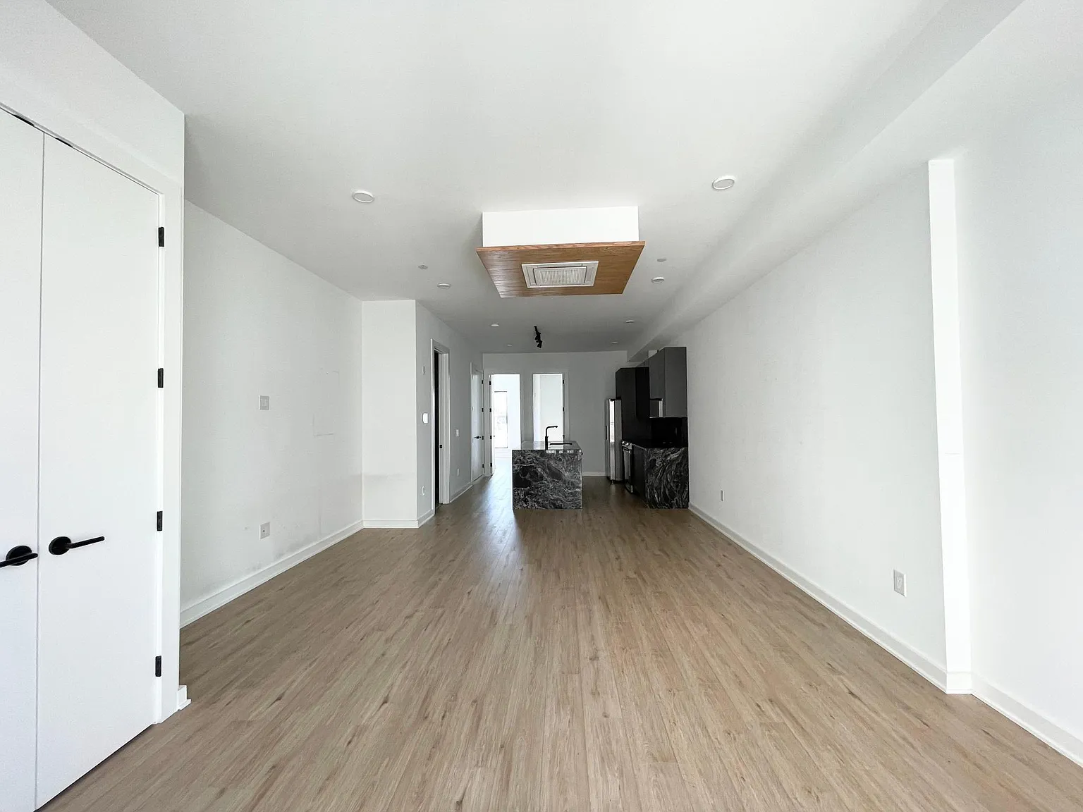 2 bed, 1000 sqft, $1,950 — Photo 3