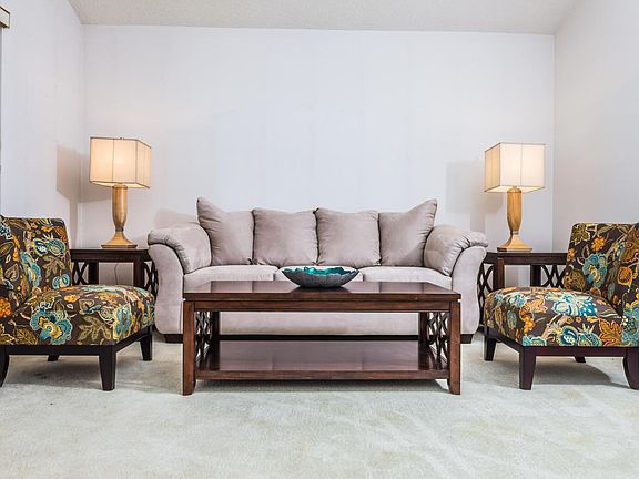 3rd image of 1387 Surrey Park Dr