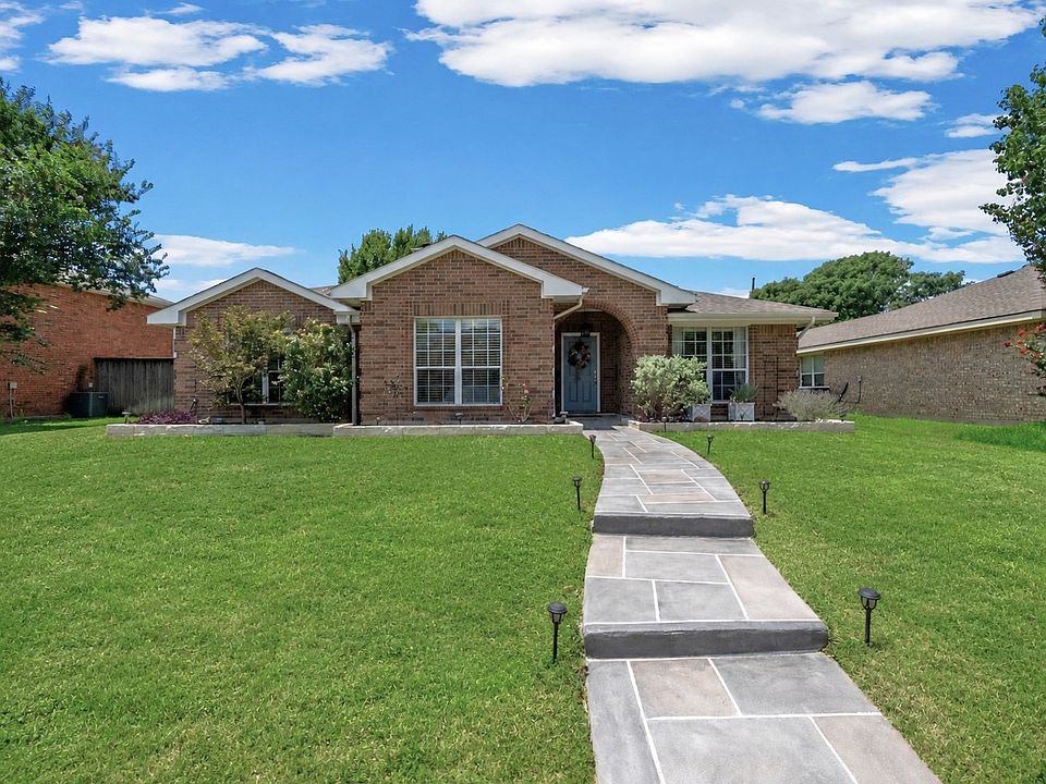 1st image of 204 Arbor Ridge Dr